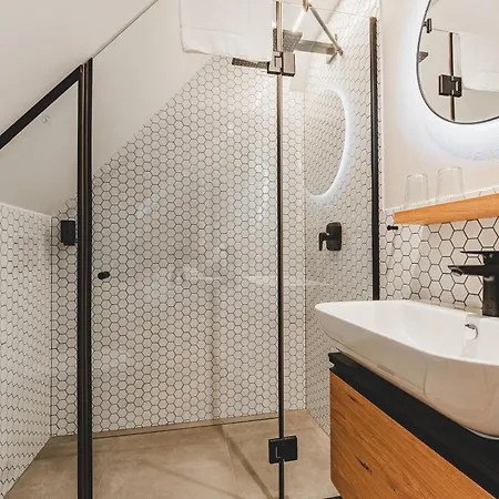 Konukevi Kovarna 3*
